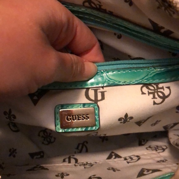 Guess extra large make up bag - Picture 4 of 6
